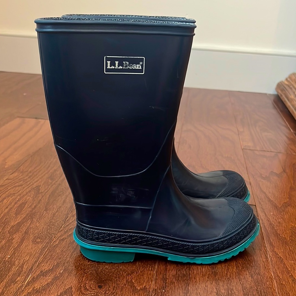 LL Bean girls rain boots